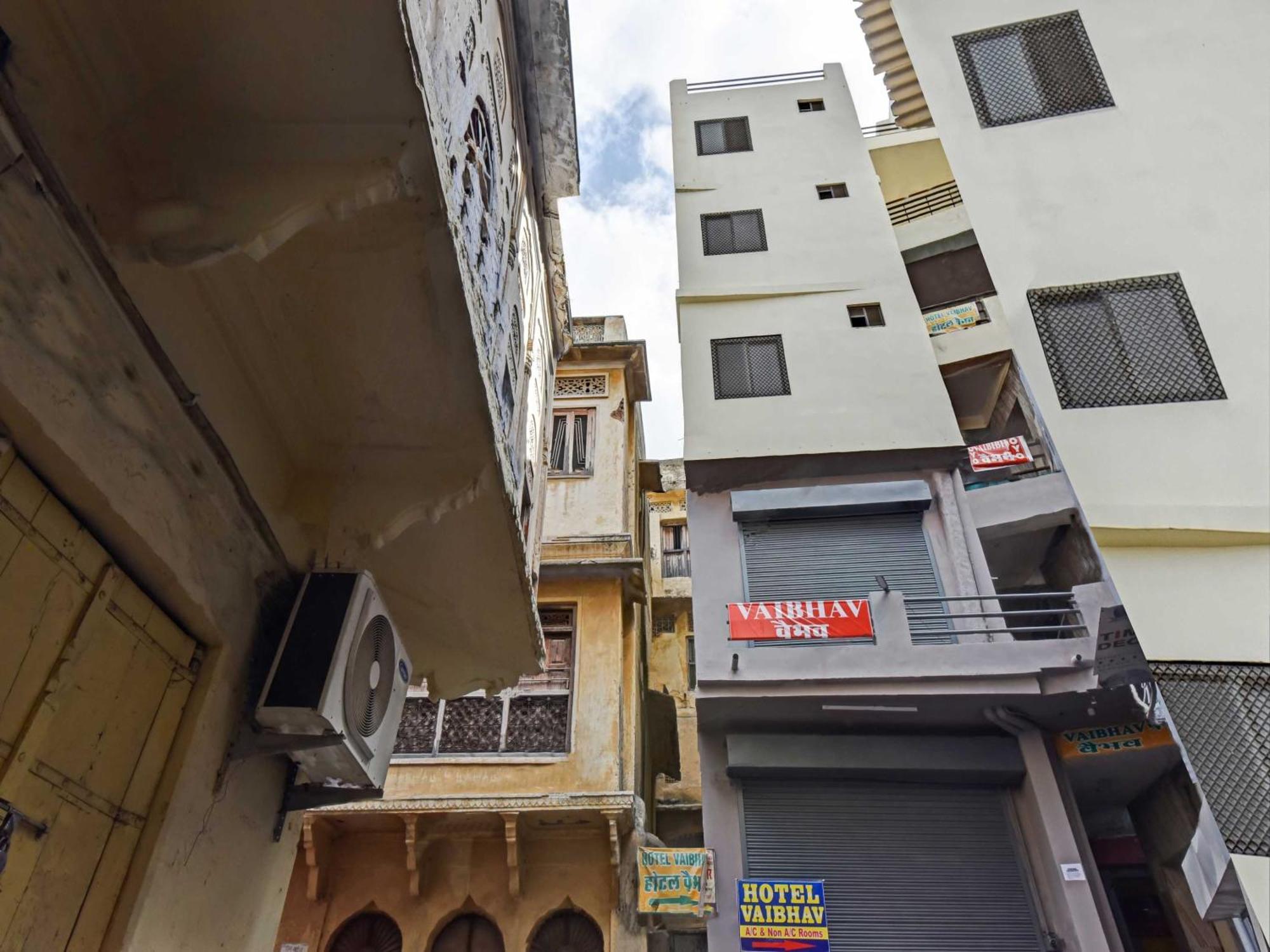 Oyo 85212 Hotel Vaibhav อัจเมอร์ ภายนอก รูปภาพ