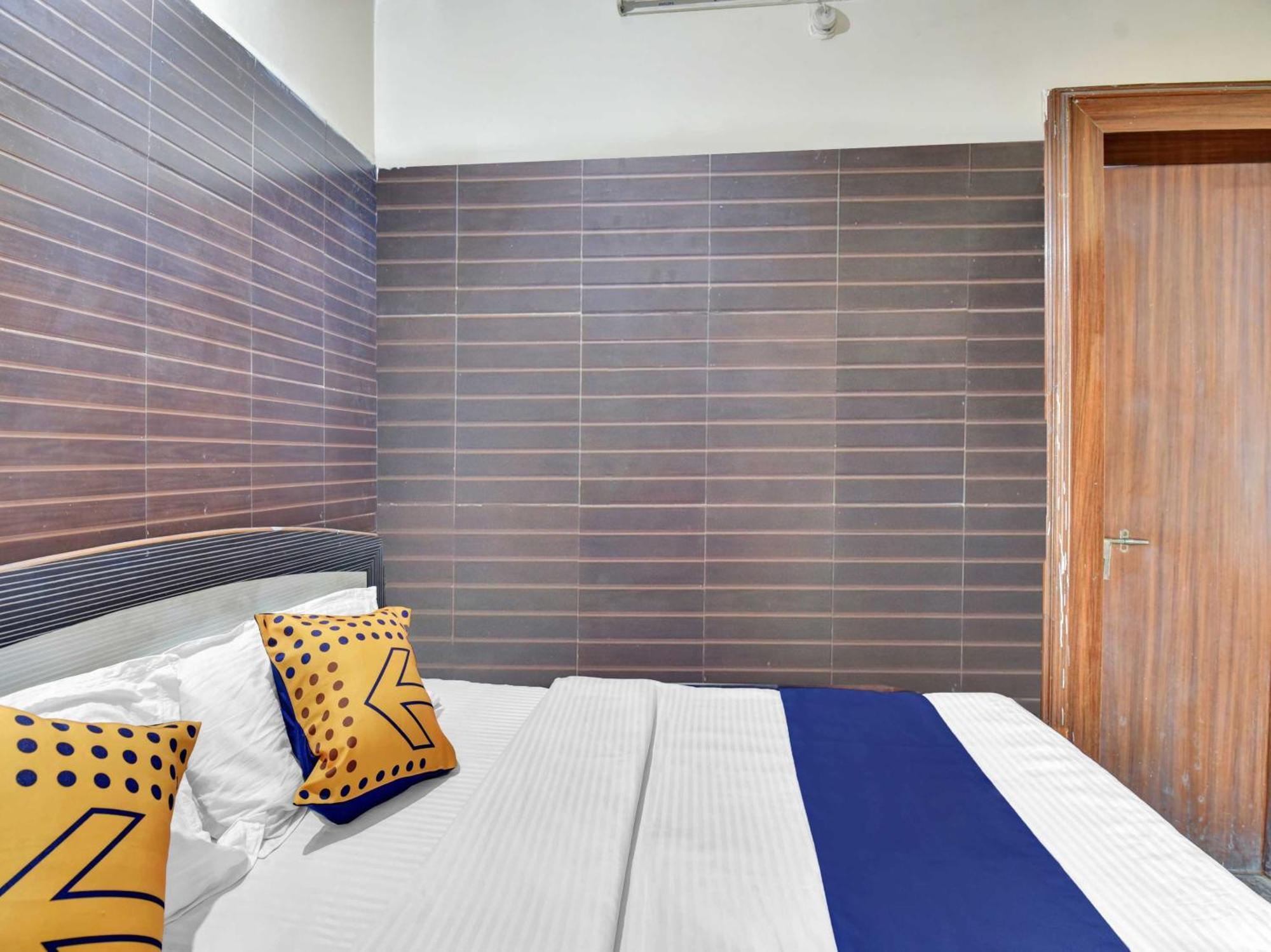 Oyo 85212 Hotel Vaibhav อัจเมอร์ ภายนอก รูปภาพ
